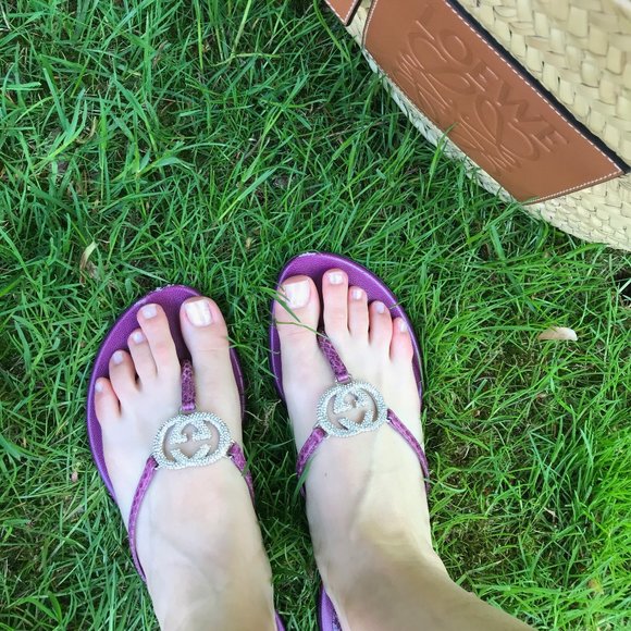 Gucci GG Thong Sandals - Picture 1 of 7